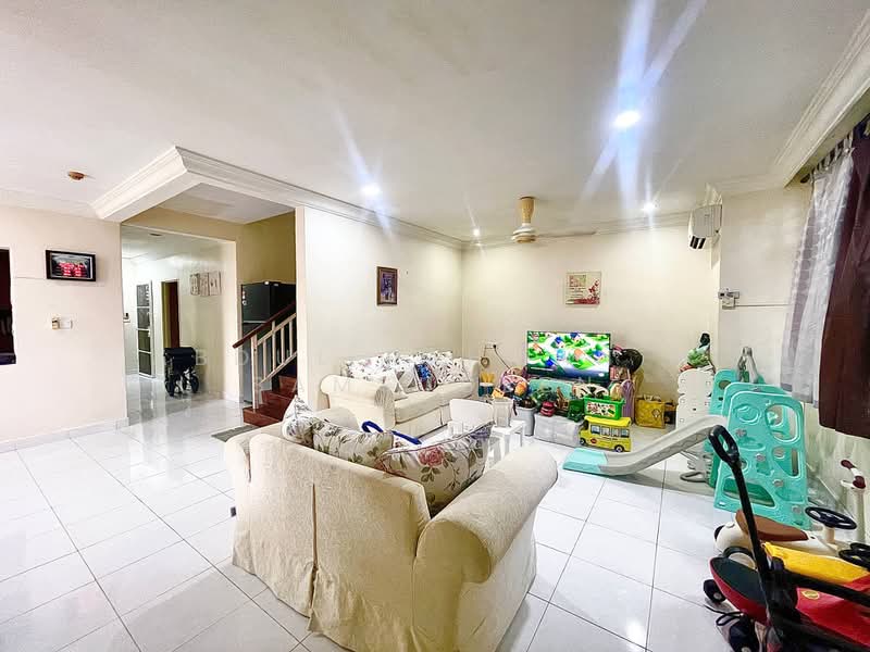 Rumah Teres 2 Tingkat untuk Dijual di Perdana Lakeview East (Cyberjaya) - Abdul Rahman M Samsudeen - Living Room - PropertyGuru.com.my