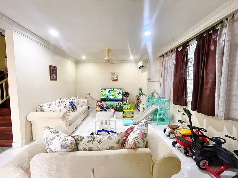 Rumah Teres 2 Tingkat untuk Dijual di Perdana Lakeview East (Cyberjaya) - Abdul Rahman M Samsudeen - Living Room - PropertyGuru.com.my