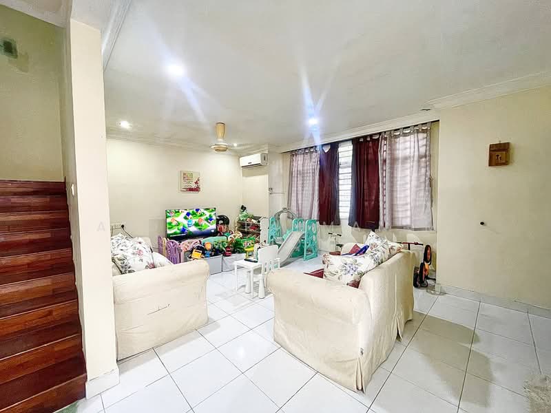 Rumah Teres 2 Tingkat untuk Dijual di Perdana Lakeview East (Cyberjaya) - Abdul Rahman M Samsudeen - Living Room - PropertyGuru.com.my