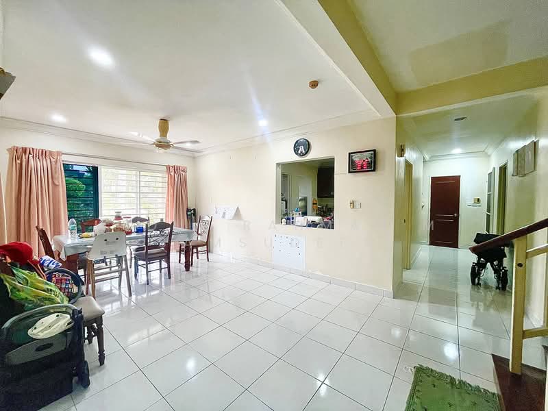 Rumah Teres 2 Tingkat untuk Dijual di Perdana Lakeview East (Cyberjaya) - Abdul Rahman M Samsudeen - Living Room - PropertyGuru.com.my