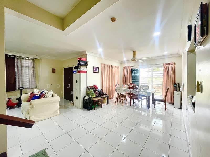 Rumah Teres 2 Tingkat untuk Dijual di Perdana Lakeview East (Cyberjaya) - Abdul Rahman M Samsudeen - Living Room - PropertyGuru.com.my