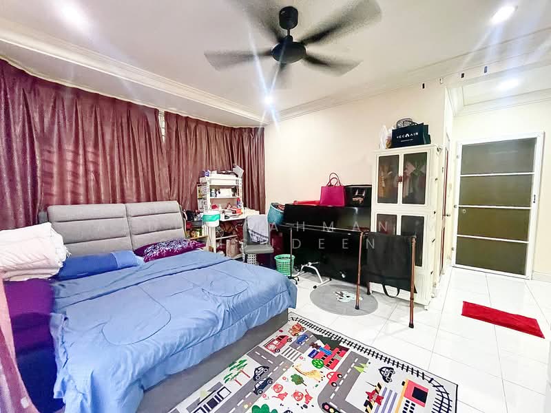 Rumah Teres 2 Tingkat untuk Dijual di Perdana Lakeview East (Cyberjaya) - Abdul Rahman M Samsudeen - Bedroom - PropertyGuru.com.my