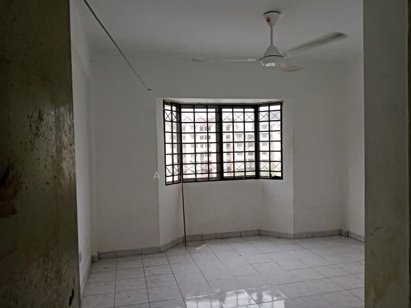Pangsapuri untuk Dijual di Pangsapuri Subang Suria - Azmi . - Living Room - PropertyGuru.com.my