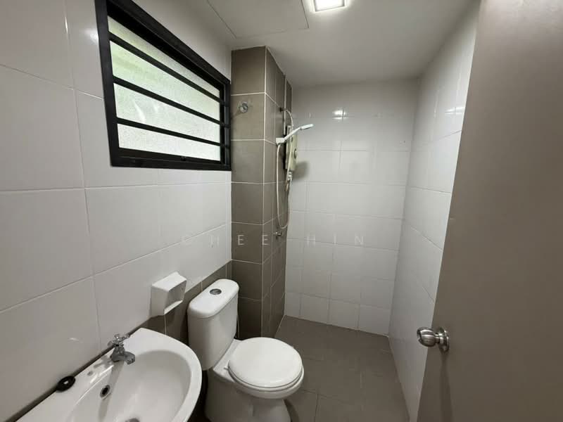 2-storey Terraced House for Sale in Bandar Puncak Alam (Puncak Alam) - Chee Hin - Bathroom - PropertyGuru.com.my