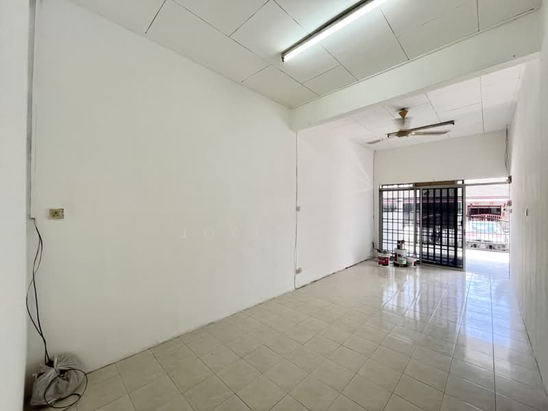 1-storey Terraced House for Sale in Bidor (Perak) - Joel Lee - Living Room - PropertyGuru.com.my