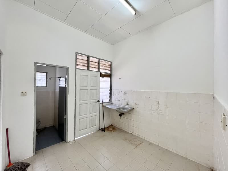 1-storey Terraced House for Sale in Bidor (Perak) - Joel Lee - Bathroom - PropertyGuru.com.my