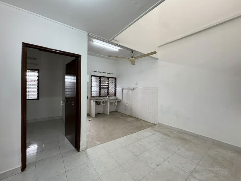 Rumah Teres 1 Tingkat untuk Dijual di Taman Johor Jaya (Johor Bahru) - Ee Fong Toh - Kitchen - PropertyGuru.com.my