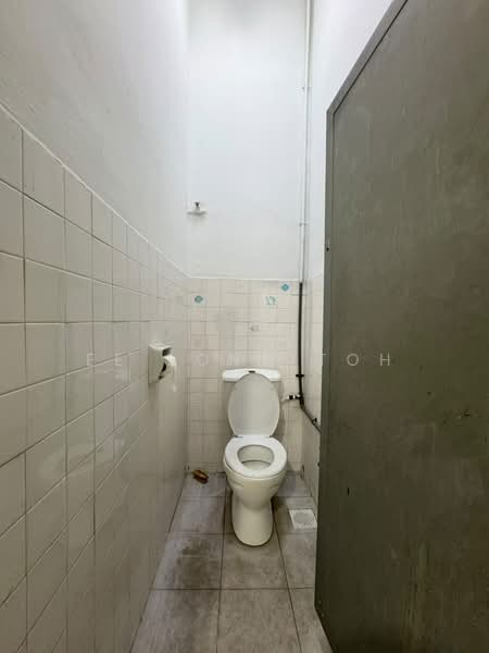 Rumah Teres 1 Tingkat untuk Dijual di Taman Johor Jaya (Johor Bahru) - Ee Fong Toh - Bathroom - PropertyGuru.com.my