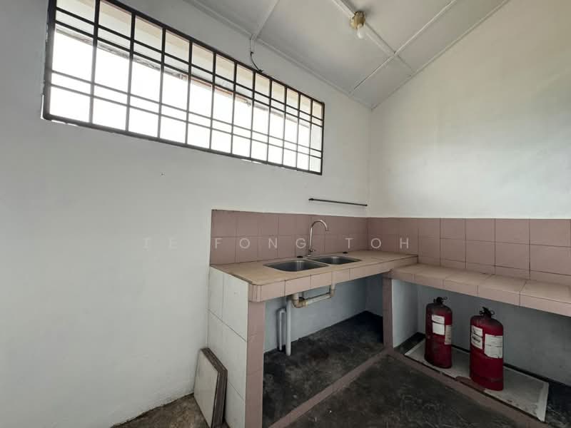 Rumah Teres 1 Tingkat untuk Dijual di Taman Johor Jaya (Johor Bahru) - Ee Fong Toh - Kitchen - PropertyGuru.com.my