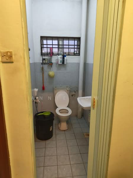 2-storey Terraced House for Sale in Taman Scientex Pasir Gudang (Pasir Gudang) - Annie Low - Bathroom - PropertyGuru.com.my