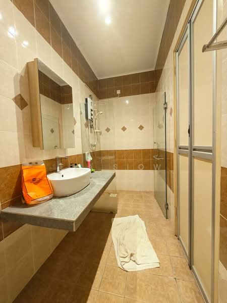 Rumah Teres 1.5 Tingkat untuk Dijual di Taman Mutiara Rini (Skudai) - Eva Siow - Bathroom - PropertyGuru.com.my