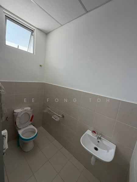 Shop / Office for Sale in Gelang Patah (Johor) - Ee Fong Toh - Bathroom - PropertyGuru.com.my