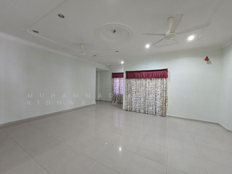 Rumah Banglo untuk Dijual di Bandar Tasik Kesuma (Beranang) - Muhammad Shahrul Ridhwan Mehamad Nasir - Living Room - PropertyGuru.com.my