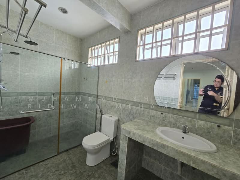 Rumah Banglo untuk Dijual di Bandar Tasik Kesuma (Beranang) - Muhammad Shahrul Ridhwan Mehamad Nasir - Bathroom - PropertyGuru.com.my