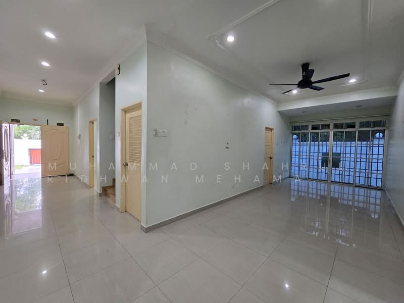 Rumah Banglo untuk Dijual di Bandar Tasik Kesuma (Beranang) - Muhammad Shahrul Ridhwan Mehamad Nasir - Living Room - PropertyGuru.com.my
