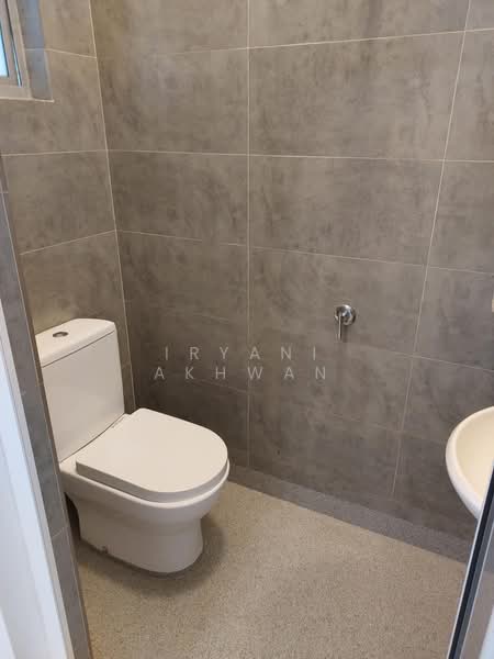 Rumah Teres 2 Tingkat untuk Disewa di Dengkil (Selangor) - Iryani Akhwan - Bathroom - PropertyGuru.com.my