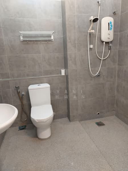 Rumah Teres 2 Tingkat untuk Disewa di Dengkil (Selangor) - Iryani Akhwan - Bathroom - PropertyGuru.com.my