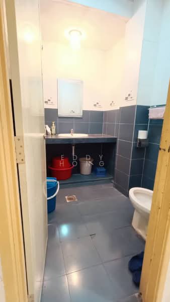 Semi-Detached House for Sale in Taman Layang Layang (Seremban) - Eddy Hong - Bathroom - PropertyGuru.com.my