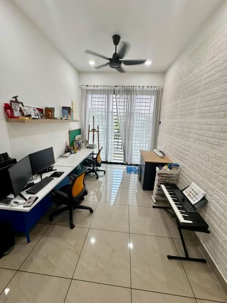 Rumah Teres 2 Tingkat untuk Dijual di Taman Mount Austin (Tebrau) - Janice . - PropertyGuru.com.my