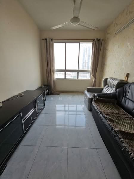 Pangsapuri untuk Dijual di Taman Kheng Tian - Thang Wu - Living Room - PropertyGuru.com.my