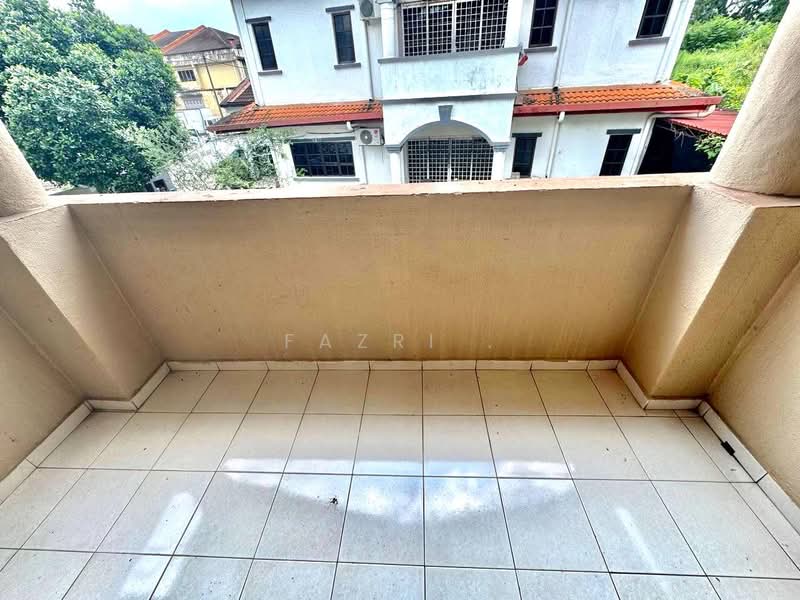 Rumah Berkembar untuk Dijual di Country Heights (Kajang) - Fazri . - PropertyGuru.com.my