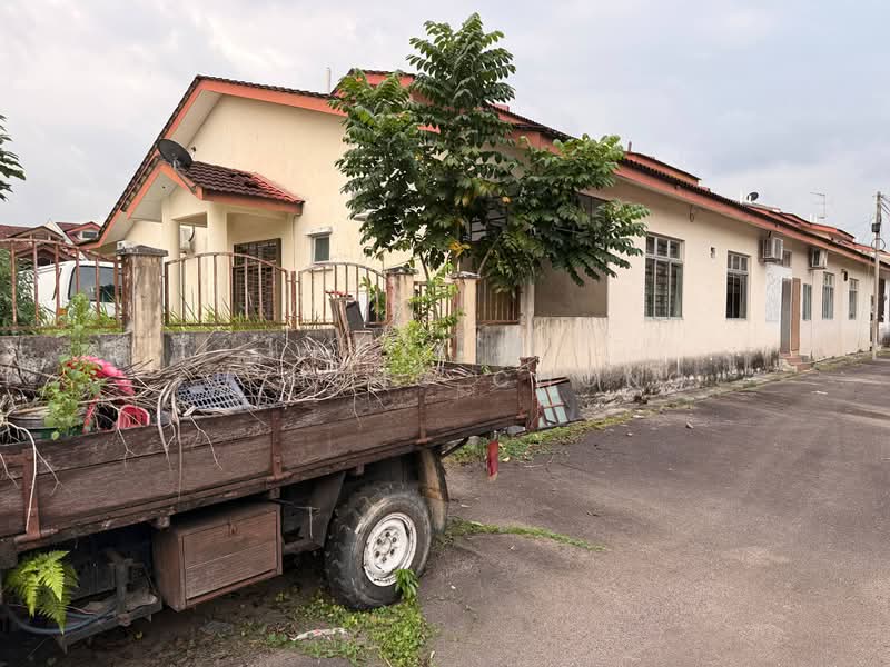 1-storey Terraced House for Sale in Taman Bestari Indah (Ulu Tiram) - Fu Heng Chong - Exterior - PropertyGuru.com.my