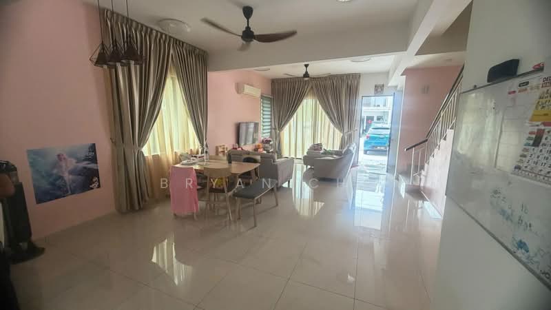 Rumah Teres 2 Tingkat untuk Dijual di Diamond City (Semenyih) - Bryan Cho - Living Room - PropertyGuru.com.my