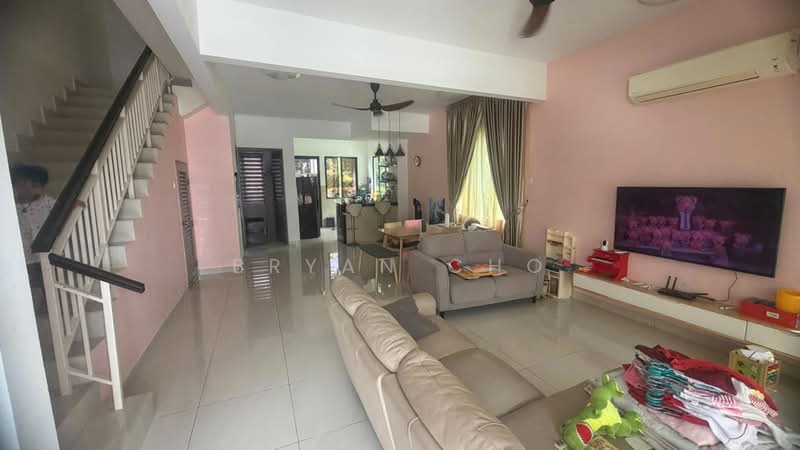 Rumah Teres 2 Tingkat untuk Dijual di Diamond City (Semenyih) - Bryan Cho - Living Room - PropertyGuru.com.my