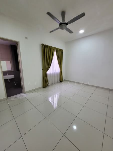 Rumah Teres 3 Tingkat untuk Dijual di Taman Subang Mas (Subang Jaya) - Syafiq Razali - PropertyGuru.com.my