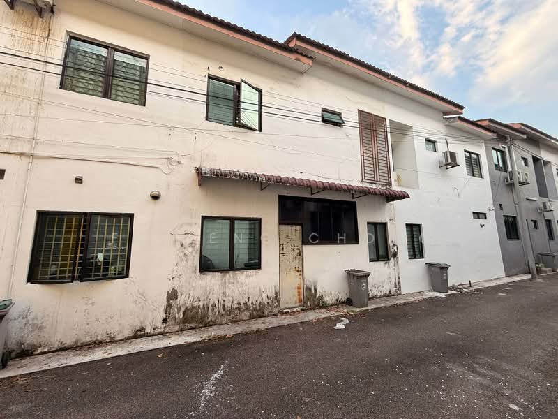 2-storey Terraced House for Sale in Bandar Putra (Kulai) - Fu Heng Chong - Exterior - PropertyGuru.com.my