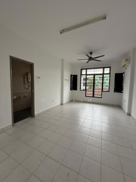 Rumah Teres 2 Tingkat untuk Disewa di Bandar Seri Alam (Masai) - Win Lim - Living Room - PropertyGuru.com.my