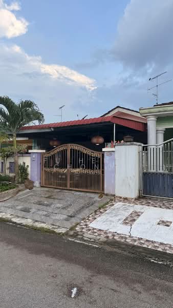 Rumah Teres 1 Tingkat untuk Dijual di Bandar Putra (Kulai) - Fu Heng Chong - Exterior - PropertyGuru.com.my
