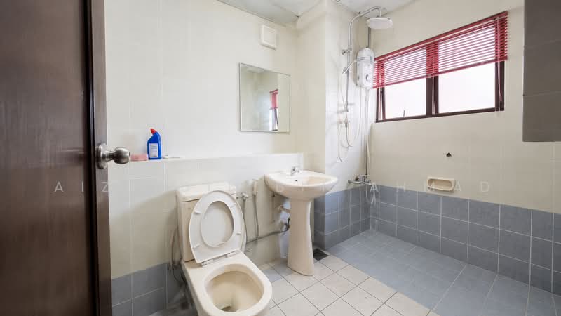 Condominium for Sale at Villa Puteri - Aizuddin bin Ahmad - Bathroom - PropertyGuru.com.my