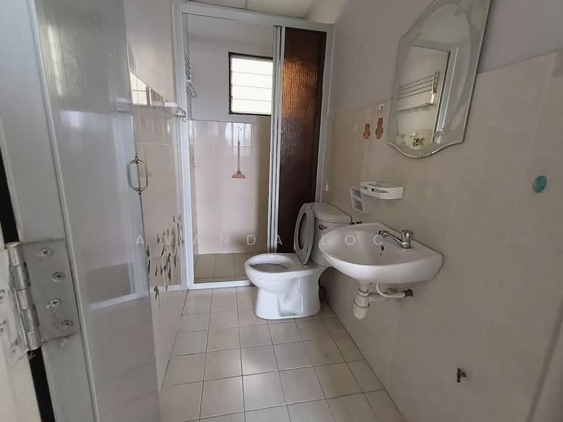 Pangsapuri untuk Disewa di Baiduri Court Apartment - Amanda Lock - Bathroom - PropertyGuru.com.my