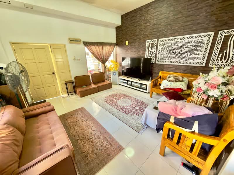Rumah Teres 3-Tingkat untuk Dijual di Ukay Perdana (Ulu Kelang) - Fatin Ismail - Living Room - PropertyGuru.com.my