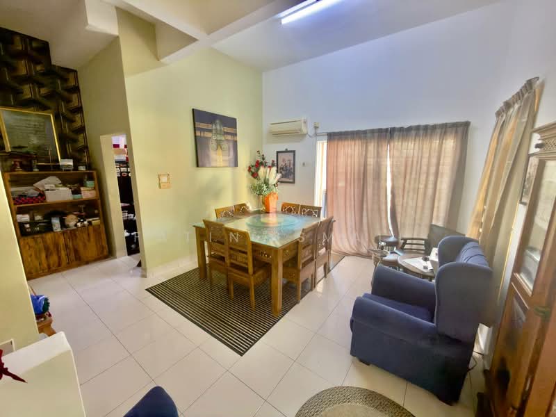 Rumah Teres 3-Tingkat untuk Dijual di Ukay Perdana (Ulu Kelang) - Fatin Ismail - Dining Room - PropertyGuru.com.my