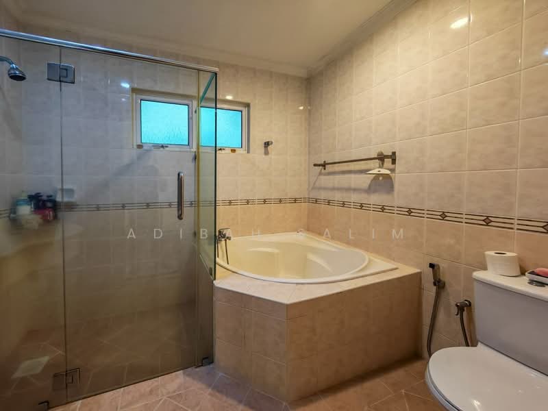 Rumah Teres 2 Tingkat untuk Dijual di Perdana Lakeview East (Cyberjaya) - Adibah Salim - Bathroom - PropertyGuru.com.my
