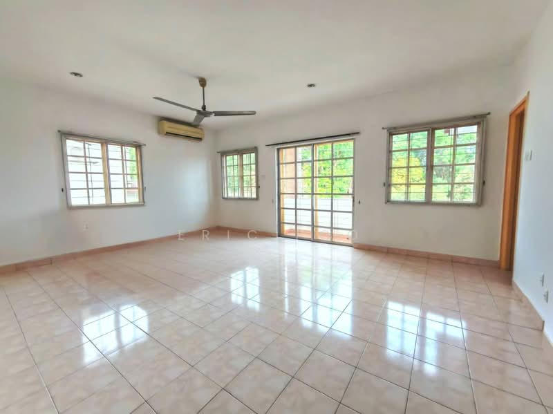 Rumah Berkembar untuk Dijual di Puchong (Selangor) - Eric Foo - Living Room - PropertyGuru.com.my
