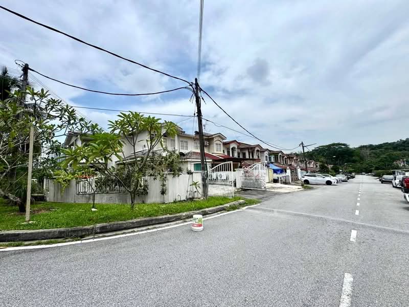 Rumah Teres 2 Tingkat untuk Dijual di Taman Equine (Seri Kembangan) - Fazri . - PropertyGuru.com.my