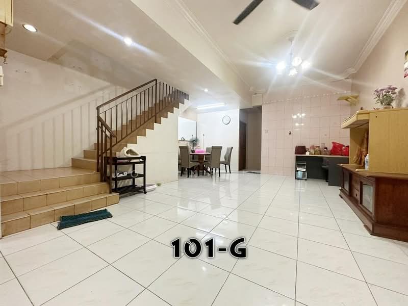 2-storey Terraced House for Sale in Port Klang (Pelabuhan Klang) (Selangor) - Joanne Lim - Living Room - PropertyGuru.com.my