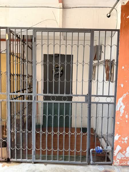 Flat for Sale at Flat PKNS Seksyen 8 - Norlela . - Entrance - PropertyGuru.com.my