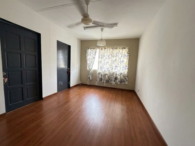 Flat for Sale at Flat PKNS Seksyen 8 - Norlela . - Interior - PropertyGuru.com.my