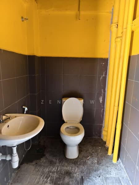 Kedai untuk Disewa di Pudu (KL City Centre) - Zen Law - Bathroom - PropertyGuru.com.my