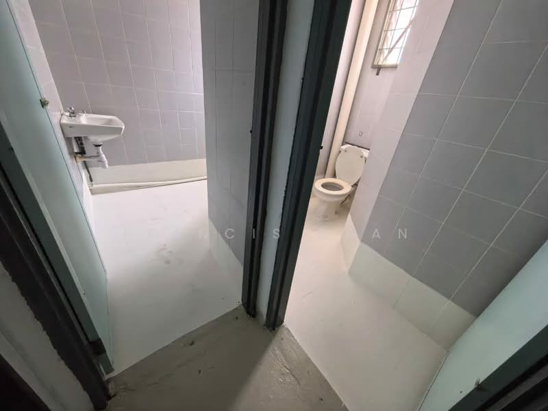 Kedai / Pejabat untuk Disewa di Bandar Perai Jaya (Perai) - Francis Chan - Bathroom - PropertyGuru.com.my