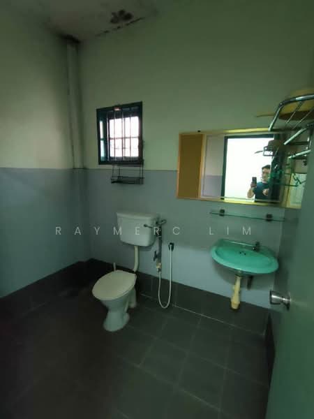 Semi-Detached House for Sale in Bandar Country Homes (Rawang) - Raymerc Lim - Bathroom - PropertyGuru.com.my