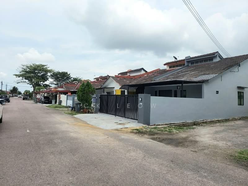 1-storey Terraced House for Sale in Taman Puteri Wangsa (Ulu Tiram) - Ck Leow - Exterior - PropertyGuru.com.my