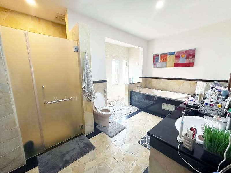 Rumah Berkembar untuk Dijual di Tropicana Golf and Country Resort (Tropicana) - Vincent Liaw - Bathroom - PropertyGuru.com.my