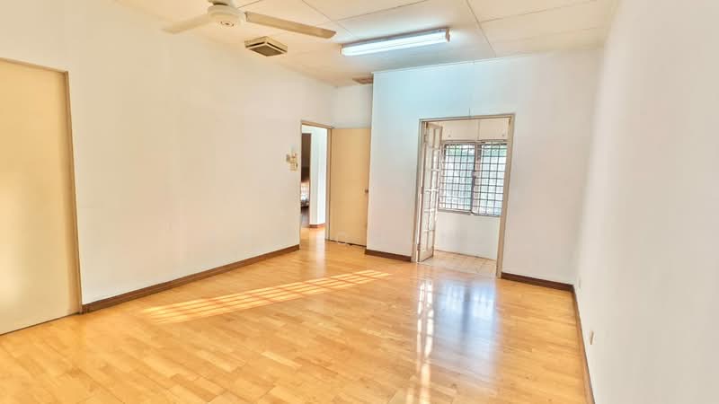 1.5-storey Terraced House for Sale in Usj 6 (Subang Jaya) - Ryo Chung - Living Room - PropertyGuru.com.my
