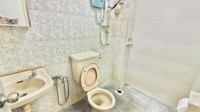 1.5-storey Terraced House for Sale in Usj 6 (Subang Jaya) - Ryo Chung - Bathroom - PropertyGuru.com.my