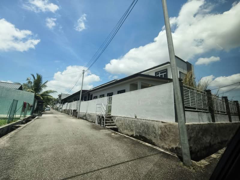 1.5-storey Terraced House for Sale in Taman Tanjung Minyak Utama (Tanjong Minyak) - Jack Chia - Exterior - PropertyGuru.com.my